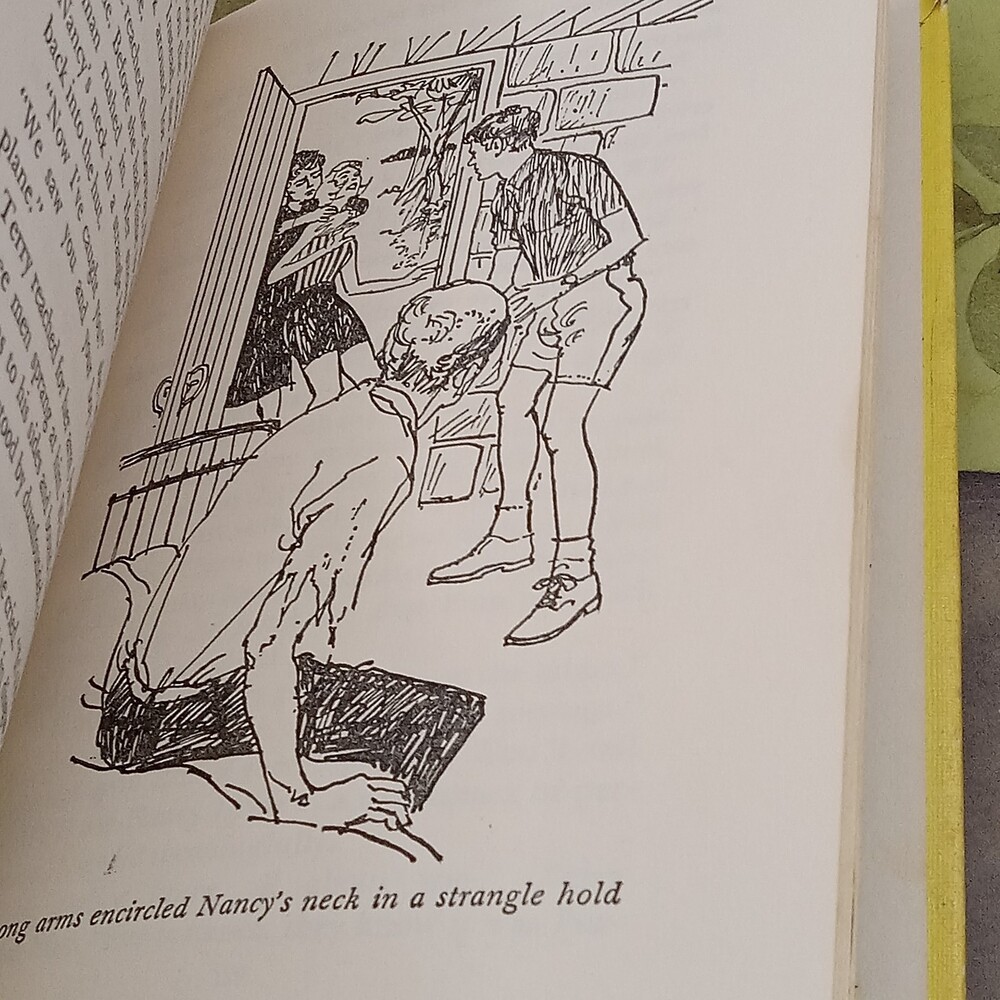 NANCY DREW Yellow Book #28 The Clue Of The Black Keys LIBRARY Rough Condition - Picture 5 of 15